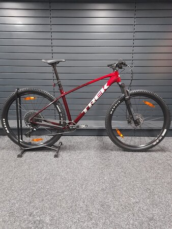 Testovaný bicykel Trek Marlin 7 Gen 3 Fury Red B-KH-4