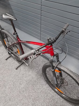 Testovaný bicykel Trek Marlin 7 Gen 3 Fury Red B-KH-5