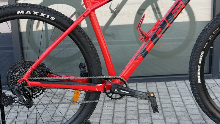 Testovaný bicykel Trek Marlin 8 Gloss Radioactive Red/Nautical R101