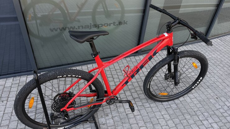 Testovaný bicykel Trek Marlin 8 Gloss Radioactive Red/Nautical R101