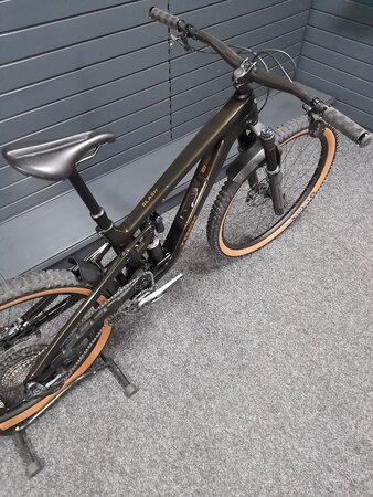 Testovaný bicykel Trek Slash 9.8 GX AXS Gen 6 Black Olive B-KH-10