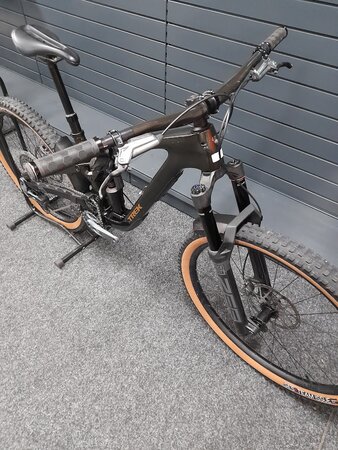 Testovaný bicykel Trek Slash 9.8 GX AXS Gen 6 Black Olive B-KH-10