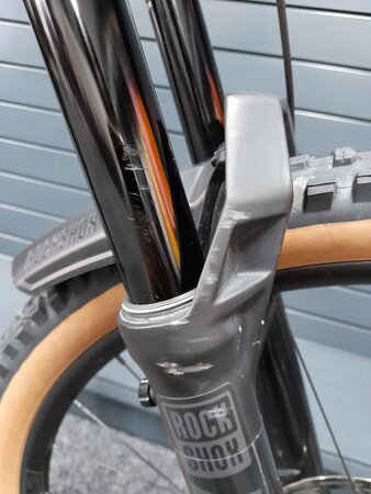 Testovaný bicykel Trek Slash 9.8 GX AXS Gen 6 Black Olive B-KH-11