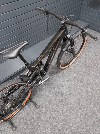 Testovaný bicykel Trek Slash 9.8 GX AXS Gen 6 Black Olive B-KH-12
