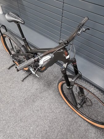 Testovaný bicykel Trek Slash 9.8 GX AXS Gen 6 Black Olive B-KH-12
