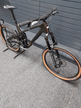 Testovaný bicykel Trek Slash 9.8 GX AXS Gen 6 Black Olive B-KH-13