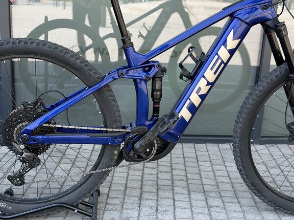 Testovaný elektrobicykel Trek Rail+ 9.5 Gen 4 Hex Blue 2023 R026