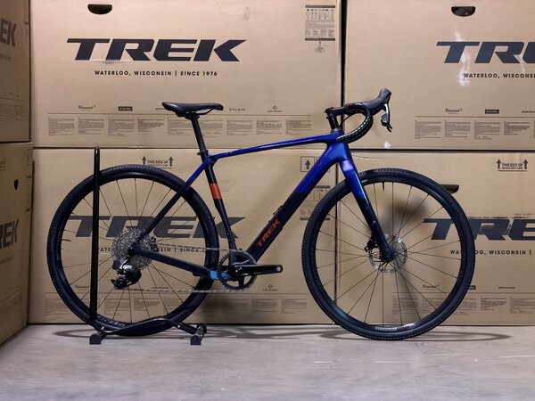 Testovaný bicykel  Trek Checkpoint SL 6 AXS Gen 3 Matte Hex Blue/Marianas Blue 2025 T1