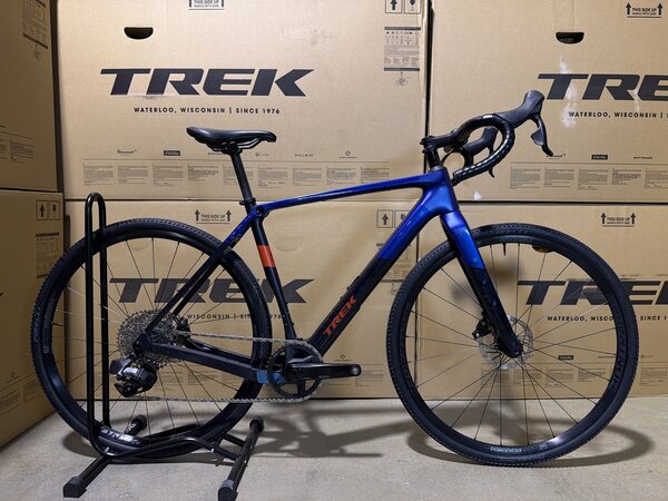 Testovaný bicykel  Trek Checkpoint SL 6 AXS Gen 3 Matte Hex Blue/Marianas Blue 2025 T1