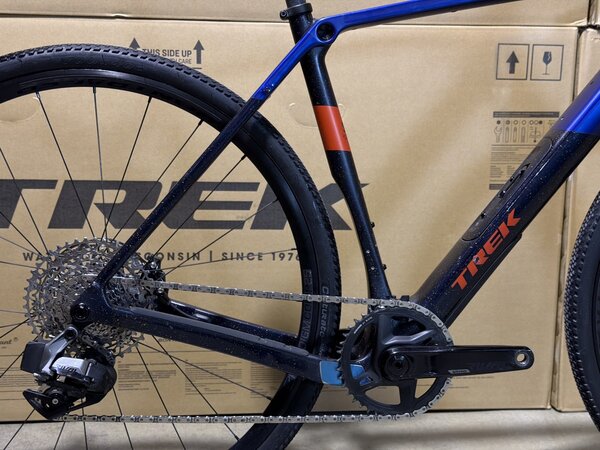 Testovaný bicykel  Trek Checkpoint SL 6 AXS Gen 3 Matte Hex Blue/Marianas Blue 2025 T1