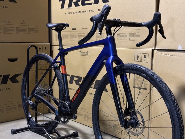 Testovaný bicykel  Trek Checkpoint SL 6 AXS Gen 3 Matte Hex Blue/Marianas Blue 2025 T1