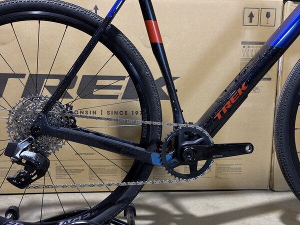 Testovaný bicykel  Trek Checkpoint SL 6 AXS Gen 3 Matte Hex Blue/Marianas Blue 2025 T2