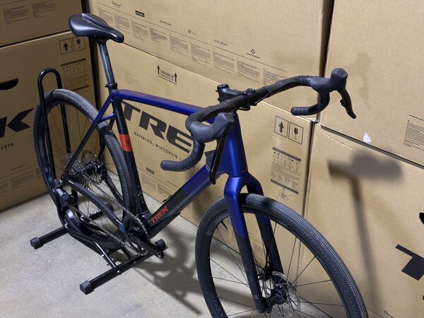 Testovaný bicykel  Trek Checkpoint SL 6 AXS Gen 3 Matte Hex Blue/Marianas Blue 2025 T2