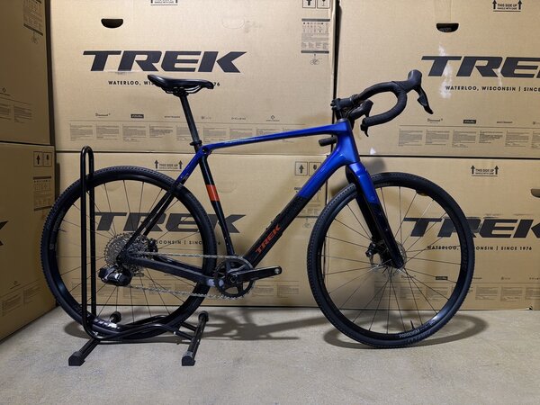 Testovaný bicykel  Trek Checkpoint SL 6 AXS Gen 3 Matte Hex Blue/Marianas Blue 2025 T3