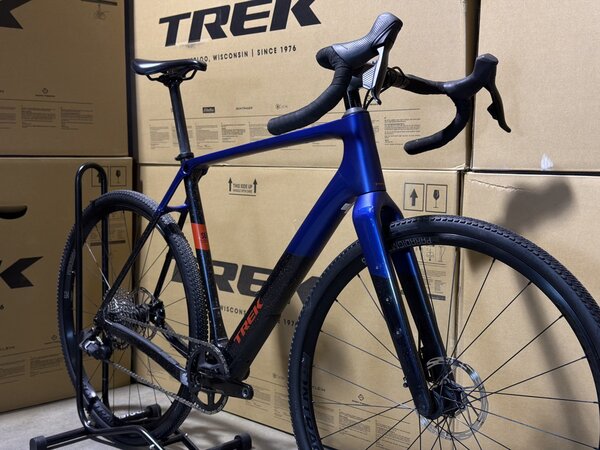 Testovaný bicykel  Trek Checkpoint SL 6 AXS Gen 3 Matte Hex Blue/Marianas Blue 2025 T3