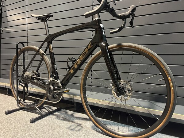 Testovaný Bicykel Trek Domane SL 5 Gen 4 Deep Smoke 2023