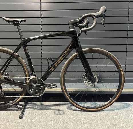 Testovaný Bicykel Trek Domane SL 5 Gen 4 Deep Smoke 2023