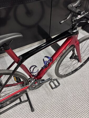 Jazdený bicykel Trek Domane SL 6 Gen 3 Crimson/Trek Black 2024 52