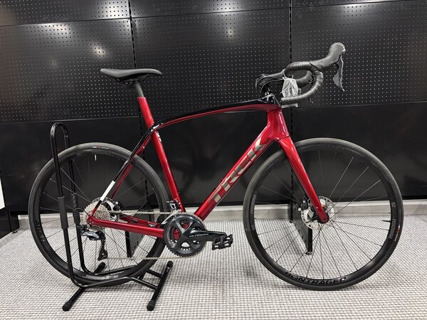 Jazdený bicykel Trek Domane SL 6 Gen 3 Crimson/Trek Black 2024 58
