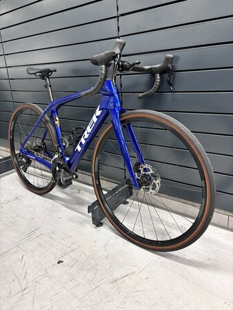 Testovaný bicykel Trek Domane SL 6 Gen 4 Hex Blue 2024