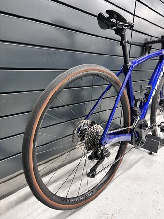 Testovaný bicykel Trek Domane SL 6 Gen 4 Hex Blue 2024