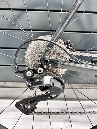 Testovaný bicykel Trek Émonda ALR 5 Slate Prismatic/Black Prismatic Fade 2024