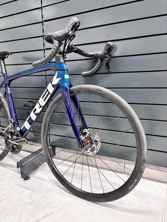 Testovaný bicykel Trek Émonda SL 5 Navy Smoke/Dark Aquatic 2024