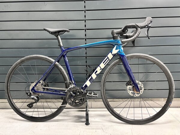 Testovaný bicykel Trek Émonda SL 5 Navy Smoke/Dark Aquatic 2024