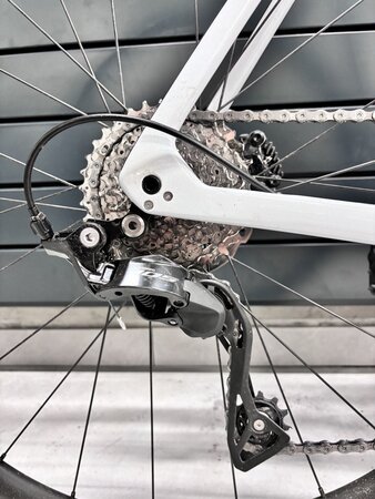 Testovaný bicykel Trek Émonda SL 5 White Prismatic 2024