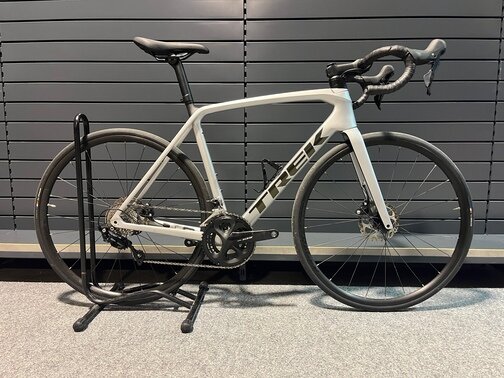 Testovaný Bicykel Trek Émonda SL 5 Disc Quicksilver/Brushed Chrome 2022