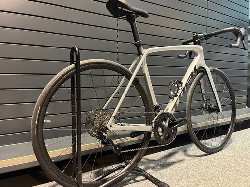 Testovaný Bicykel Trek Émonda SL 5 Disc Quicksilver/Brushed Chrome 2022