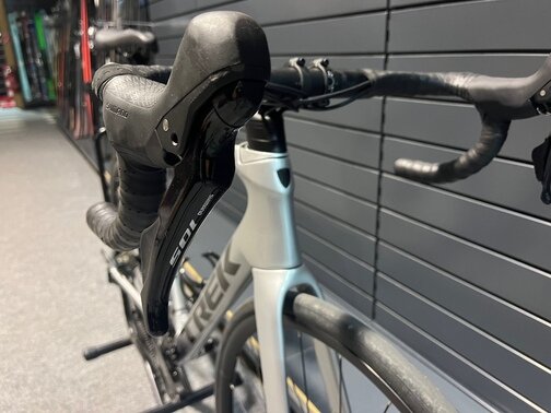 Testovaný Bicykel Trek Émonda SL 5 Disc Quicksilver/Brushed Chrome 2022