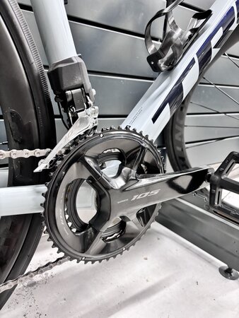 Testovaný bicykel Trek Émonda SL 6 Plasma Pearl Grey/Purple Flip 2024