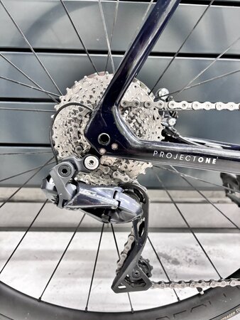 Testovaný bicykel Trek Émonda SLR 7 Disc Navy Carbon Smoke/Blue 2022