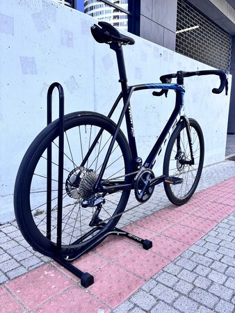 Testovaný bicykel Trek Émonda SLR 9 Navy Carbon Smoke/Blue 2021