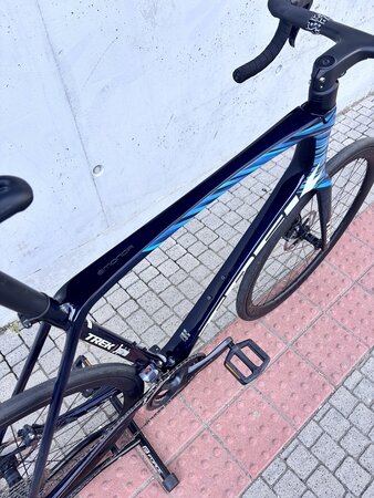 Testovaný bicykel Trek Émonda SLR 9 Navy Carbon Smoke/Blue 2021