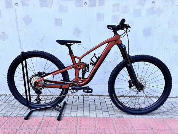 Testovaný bicykel Trek Fuel EX 8 Gen 6 Matte Pennyflake 2023 R117