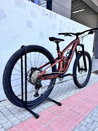 Testovaný bicykel Trek Fuel EX 8 Gen 6 Matte Pennyflake 2023 R117