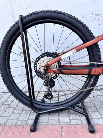 Testovaný bicykel Trek Fuel EX 8 Gen 6 Matte Pennyflake 2023 R117