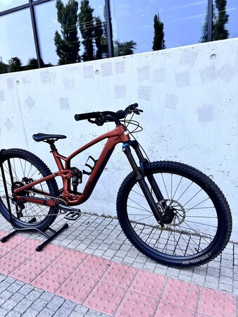 Testovaný bicykel Trek Fuel EX 8 Gen 6 Matte Pennyflake 2023 R118