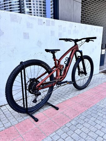 Testovaný bicykel Trek Fuel EX 8 Gen 6 Matte Pennyflake 2023 R118