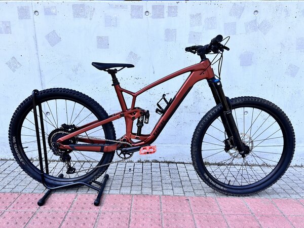 Testovaný bicykel Trek Fuel EX 8 Gen 6 Matte Pennyflake 2023 R119