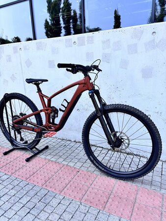 Testovaný bicykel Trek Fuel EX 8 Gen 6 Matte Pennyflake 2023 R119