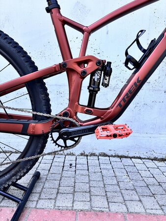 Testovaný bicykel Trek Fuel EX 8 Gen 6 Matte Pennyflake 2023 R119