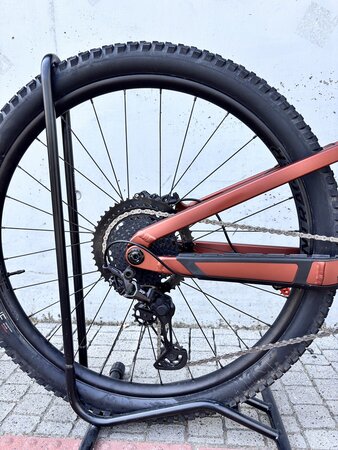 Testovaný bicykel Trek Fuel EX 8 Gen 6 Matte Pennyflake 2023 R119