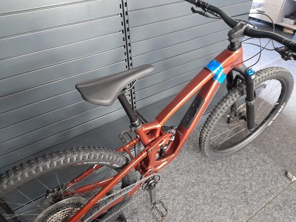 Testovaný bicykel Trek Fuel EX 8 Gen 6 Matte Pennyflake 2023 R125