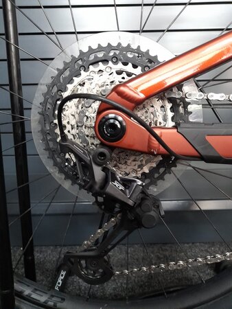 Testovaný bicykel Trek Fuel EX 8 Gen 6 Matte Pennyflake 2023 R125