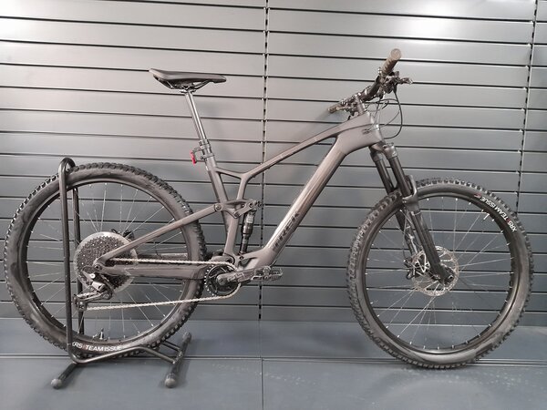 Testovaný elektrobicykel Trek Fuel EXe 9.5 Matte Dnister Black 2023