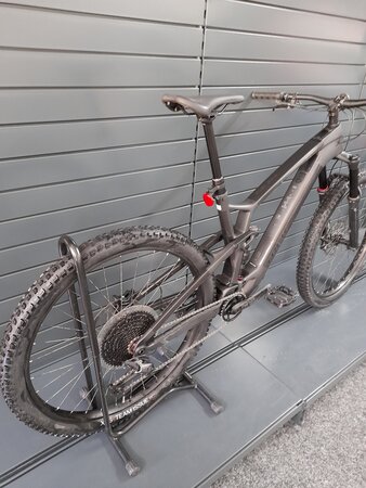 Testovaný elektrobicykel Trek Fuel EXe 9.5 Matte Dnister Black 2023