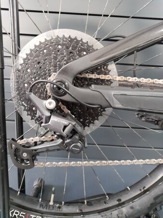 Testovaný elektrobicykel Trek Fuel EXe 9.5 Matte Dnister Black 2023